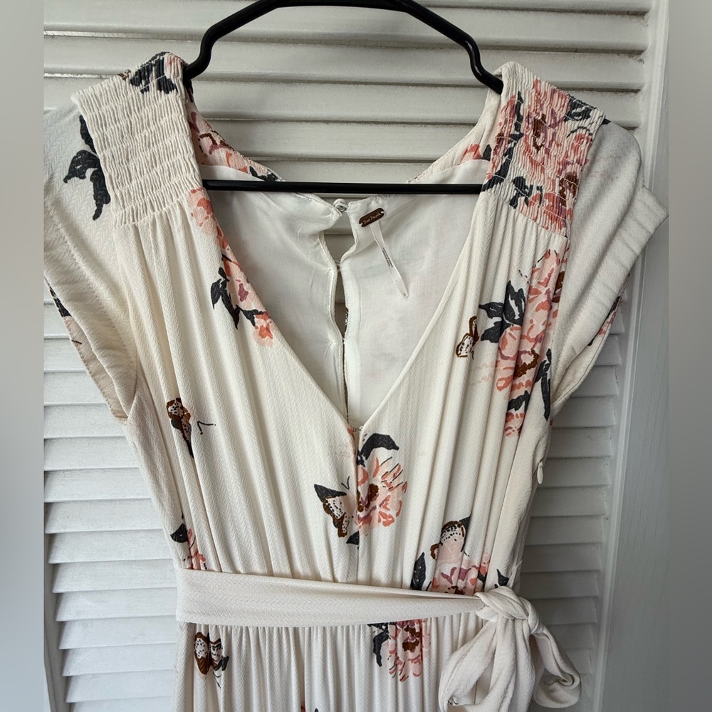 Free People woman’s long ivory floral dress . Size 0
